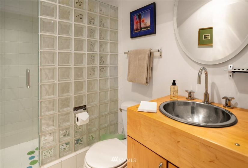 1425 Western, Seattle, Washington 98101, 2 Bedrooms Bedrooms, ,1 BathroomBathrooms,Residential,For Sale,Hillclimb Court,Western,NWM1880568