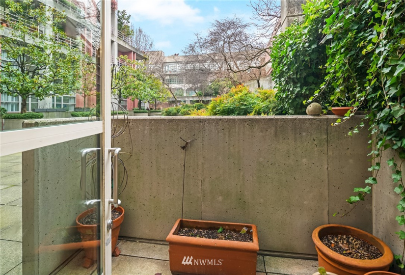 1425 Western, Seattle, Washington 98101, 2 Bedrooms Bedrooms, ,1 BathroomBathrooms,Residential,For Sale,Hillclimb Court,Western,NWM1880568