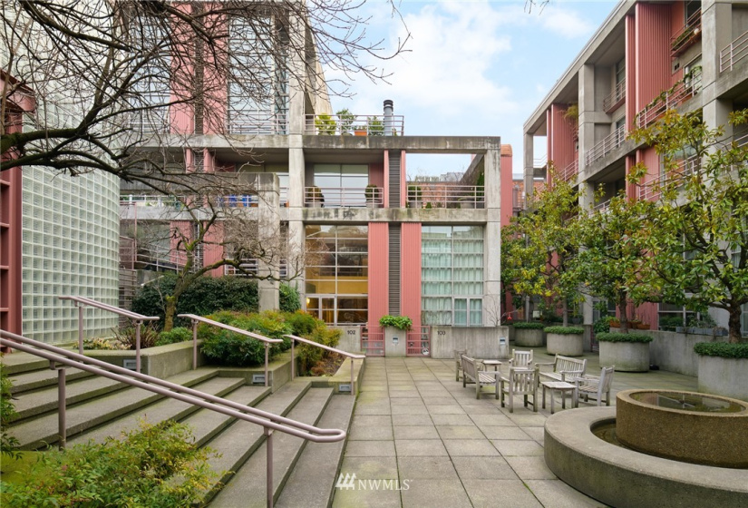 1425 Western, Seattle, Washington 98101, 2 Bedrooms Bedrooms, ,1 BathroomBathrooms,Residential,For Sale,Hillclimb Court,Western,NWM1880568