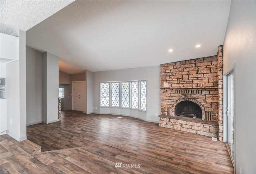 8037 Valley, Moses Lake, Washington 98837, 4 Bedrooms Bedrooms, ,1 BathroomBathrooms,Residential,For Sale,Valley,NWM1880573