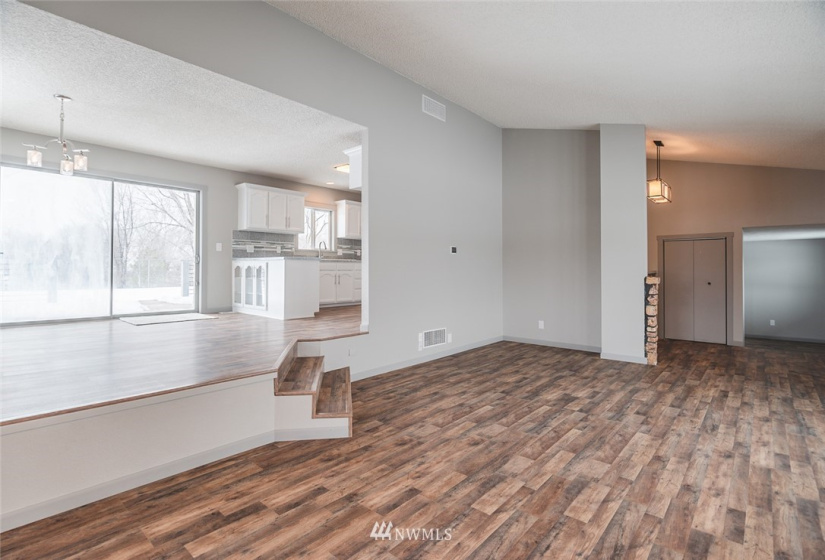 8037 Valley, Moses Lake, Washington 98837, 4 Bedrooms Bedrooms, ,1 BathroomBathrooms,Residential,For Sale,Valley,NWM1880573