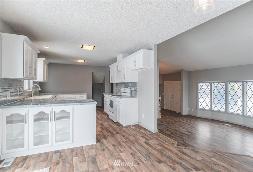 8037 Valley, Moses Lake, Washington 98837, 4 Bedrooms Bedrooms, ,1 BathroomBathrooms,Residential,For Sale,Valley,NWM1880573