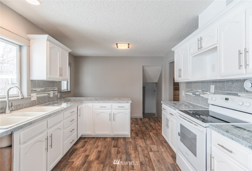 8037 Valley, Moses Lake, Washington 98837, 4 Bedrooms Bedrooms, ,1 BathroomBathrooms,Residential,For Sale,Valley,NWM1880573