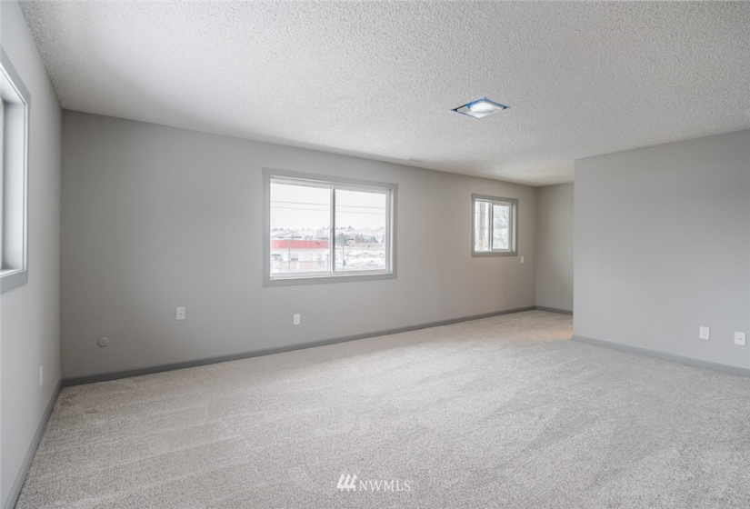 8037 Valley, Moses Lake, Washington 98837, 4 Bedrooms Bedrooms, ,1 BathroomBathrooms,Residential,For Sale,Valley,NWM1880573