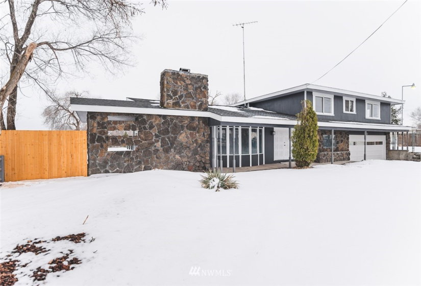 8037 Valley, Moses Lake, Washington 98837, 4 Bedrooms Bedrooms, ,1 BathroomBathrooms,Residential,For Sale,Valley,NWM1880573