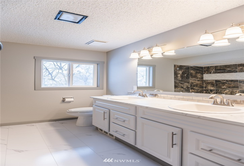 8037 Valley, Moses Lake, Washington 98837, 4 Bedrooms Bedrooms, ,1 BathroomBathrooms,Residential,For Sale,Valley,NWM1880573