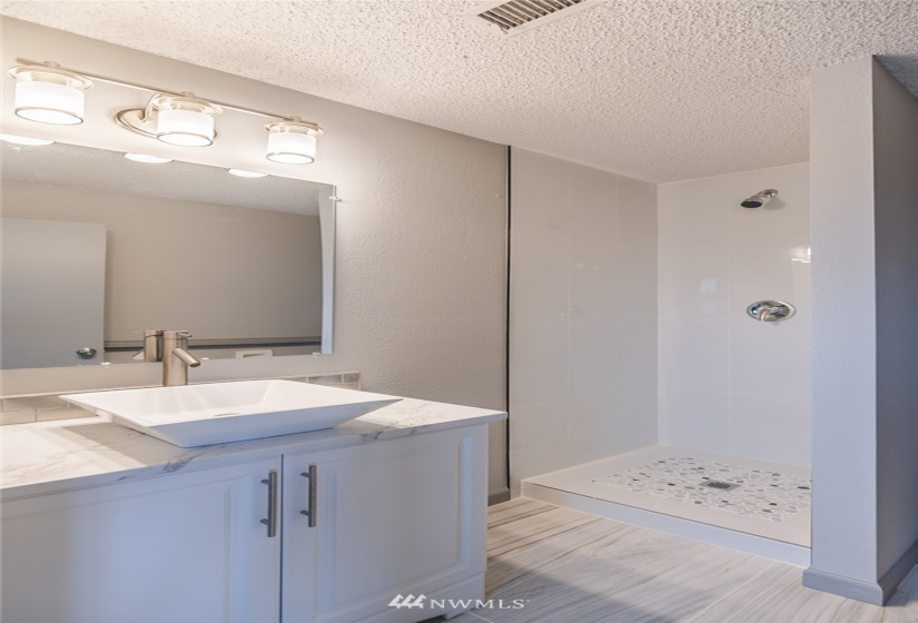 8037 Valley, Moses Lake, Washington 98837, 4 Bedrooms Bedrooms, ,1 BathroomBathrooms,Residential,For Sale,Valley,NWM1880573