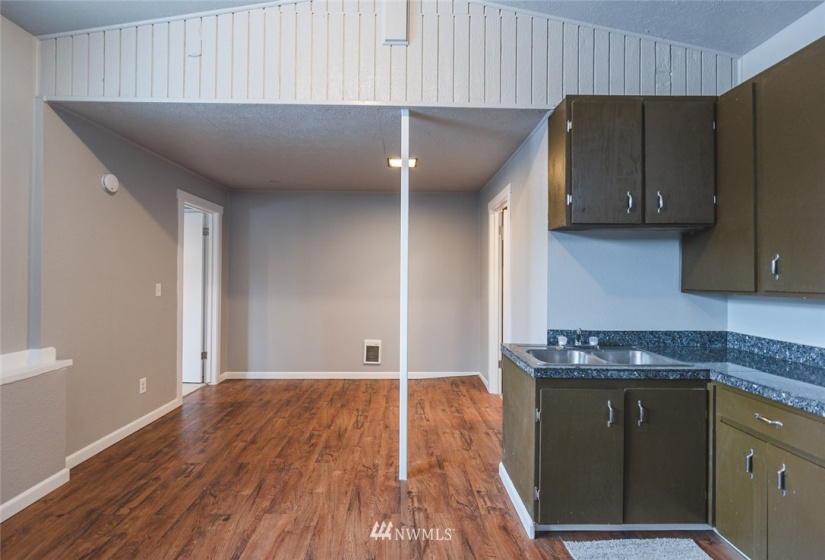 8037 Valley, Moses Lake, Washington 98837, 4 Bedrooms Bedrooms, ,1 BathroomBathrooms,Residential,For Sale,Valley,NWM1880573