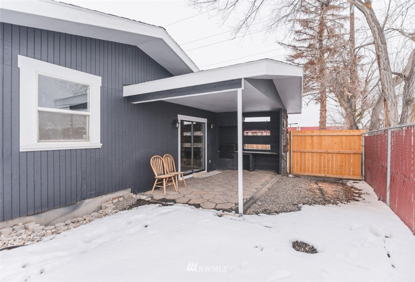 8037 Valley, Moses Lake, Washington 98837, 4 Bedrooms Bedrooms, ,1 BathroomBathrooms,Residential,For Sale,Valley,NWM1880573