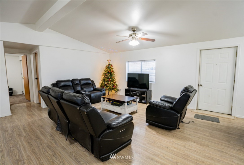 19835 Road 6, Warden, Washington 98857, 3 Bedrooms Bedrooms, ,2 BathroomsBathrooms,Farm,For Sale,Road 6,NWM1877062