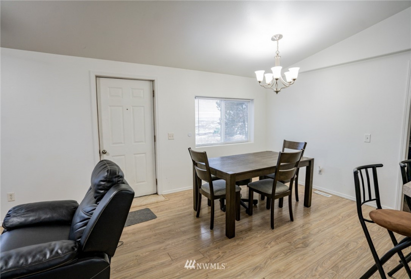 19835 Road 6, Warden, Washington 98857, 3 Bedrooms Bedrooms, ,2 BathroomsBathrooms,Farm,For Sale,Road 6,NWM1877062