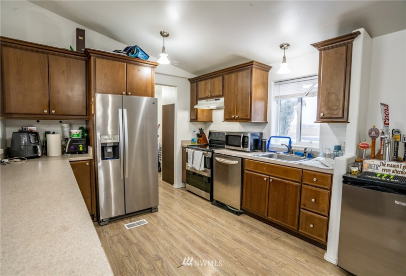 19835 Road 6, Warden, Washington 98857, 3 Bedrooms Bedrooms, ,2 BathroomsBathrooms,Farm,For Sale,Road 6,NWM1877062