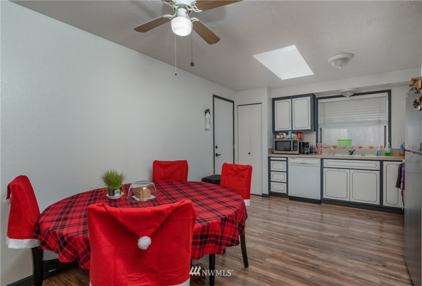 685 Atalanta, Oak Harbor, Washington 98277, 2 Bedrooms Bedrooms, ,1 BathroomBathrooms,Residential,For Sale,Islander Condo,Atalanta,NWM1880504