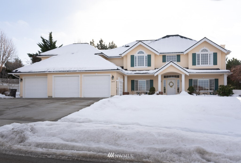 2075 Broadcrest, Wenatchee, Washington 98801, 4 Bedrooms Bedrooms, ,3 BathroomsBathrooms,Residential,For Sale,Broadview,Broadcrest,NWM1880785