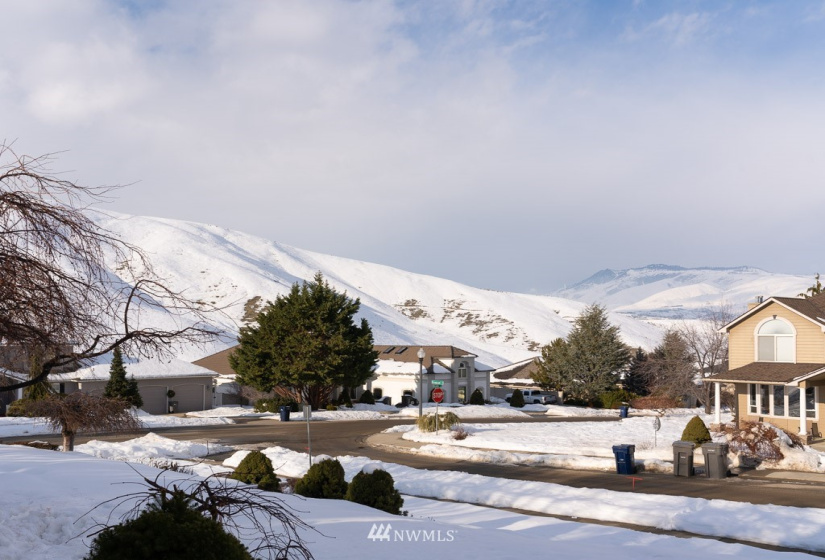 2075 Broadcrest, Wenatchee, Washington 98801, 4 Bedrooms Bedrooms, ,3 BathroomsBathrooms,Residential,For Sale,Broadview,Broadcrest,NWM1880785