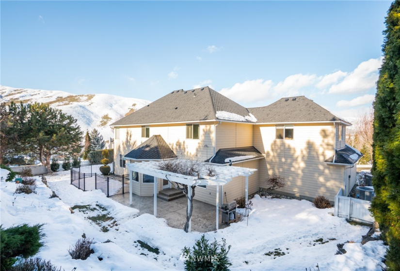 2075 Broadcrest, Wenatchee, Washington 98801, 4 Bedrooms Bedrooms, ,3 BathroomsBathrooms,Residential,For Sale,Broadview,Broadcrest,NWM1880785