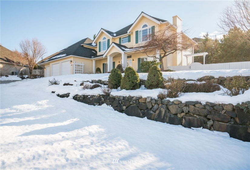 2075 Broadcrest, Wenatchee, Washington 98801, 4 Bedrooms Bedrooms, ,3 BathroomsBathrooms,Residential,For Sale,Broadview,Broadcrest,NWM1880785