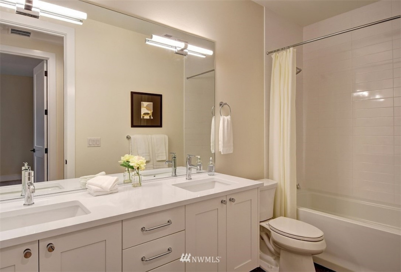 12105 105th, Kirkland, Washington 98033, 4 Bedrooms Bedrooms, ,2 BathroomsBathrooms,Residential,For Sale,Laredo,105th,NWM1880532