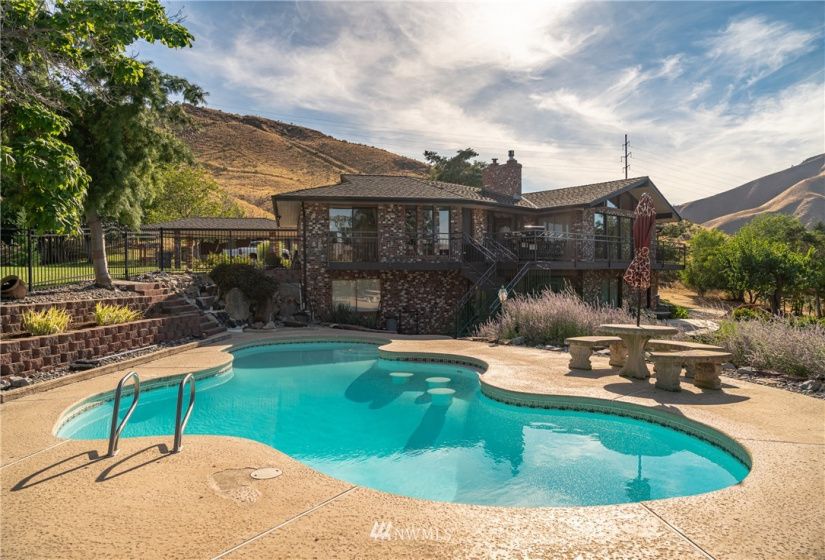 1701 Skyline, Wenatchee, Washington 98801, 3 Bedrooms Bedrooms, ,1 BathroomBathrooms,Residential,For Sale,Skyline,NWM1880850