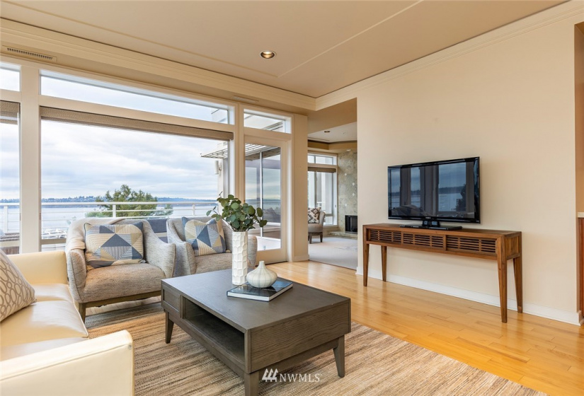 225 2nd, Kirkland, Washington 98033, 2 Bedrooms Bedrooms, ,1 BathroomBathrooms,Residential,For Sale,Marina Pointe,2nd,NWM1877764