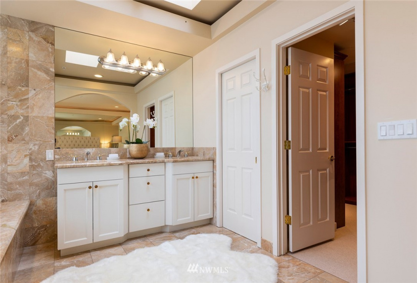 225 2nd, Kirkland, Washington 98033, 2 Bedrooms Bedrooms, ,1 BathroomBathrooms,Residential,For Sale,Marina Pointe,2nd,NWM1877764