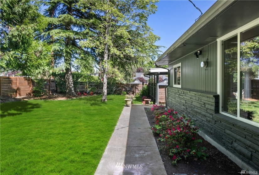 2323 103rd, Bellevue, Washington 98004, 3 Bedrooms Bedrooms, ,1 BathroomBathrooms,Residential,For Sale,103rd,NWM1880685