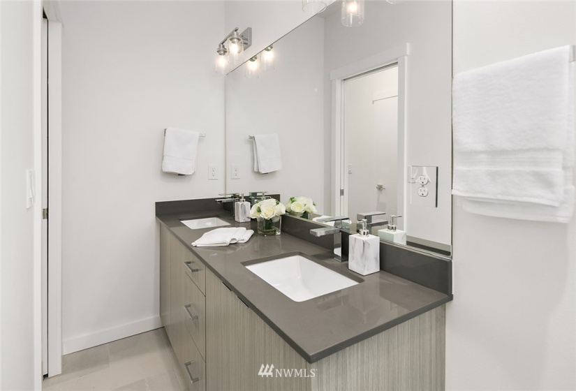 9413 A Roosevelt, Seattle, Washington 98115, 2 Bedrooms Bedrooms, ,Residential,For Sale,Roosevelt,NWM1879636