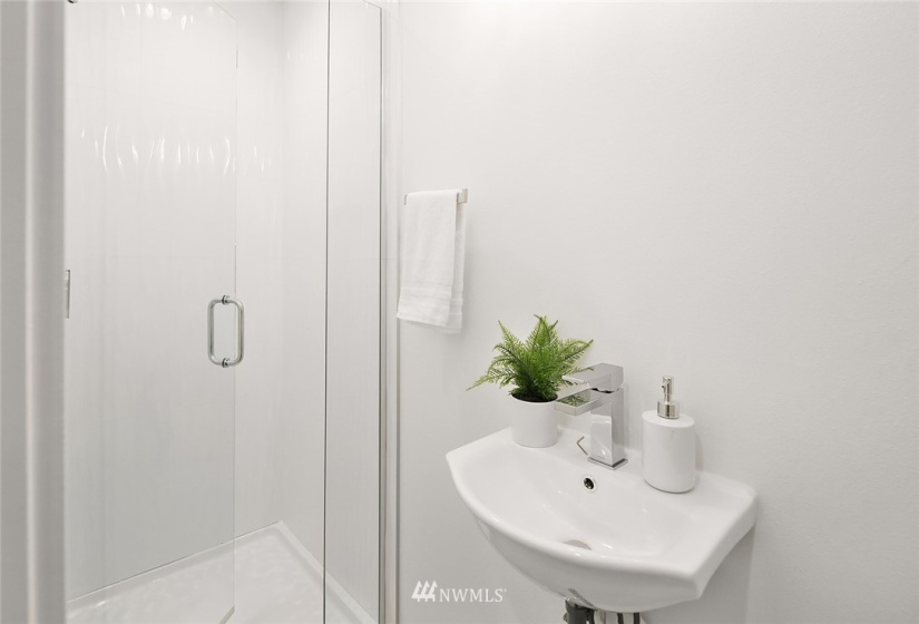 9413 A Roosevelt, Seattle, Washington 98115, 2 Bedrooms Bedrooms, ,Residential,For Sale,Roosevelt,NWM1879636