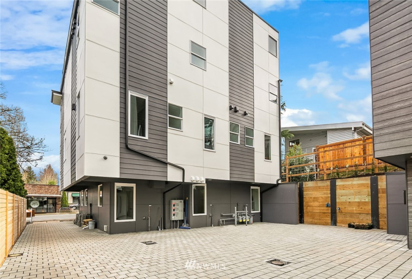 9413 A Roosevelt, Seattle, Washington 98115, 2 Bedrooms Bedrooms, ,Residential,For Sale,Roosevelt,NWM1879636