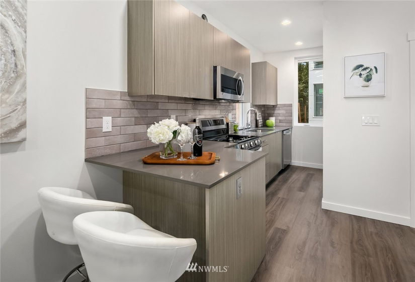 9413 A Roosevelt, Seattle, Washington 98115, 2 Bedrooms Bedrooms, ,Residential,For Sale,Roosevelt,NWM1879636