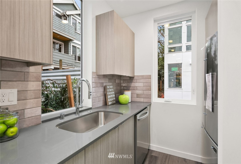 9413 A Roosevelt, Seattle, Washington 98115, 2 Bedrooms Bedrooms, ,Residential,For Sale,Roosevelt,NWM1879636