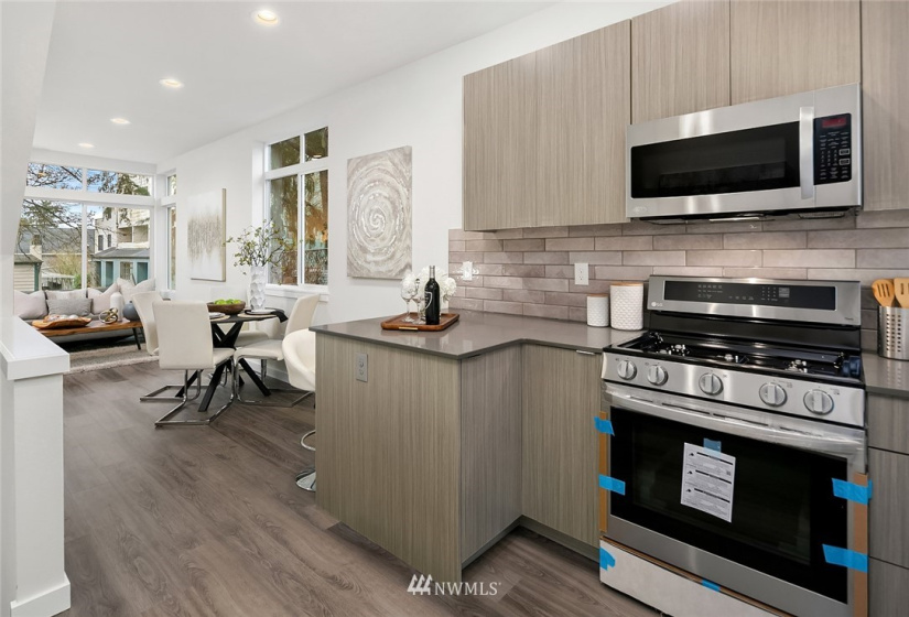 9413 A Roosevelt, Seattle, Washington 98115, 2 Bedrooms Bedrooms, ,Residential,For Sale,Roosevelt,NWM1879636