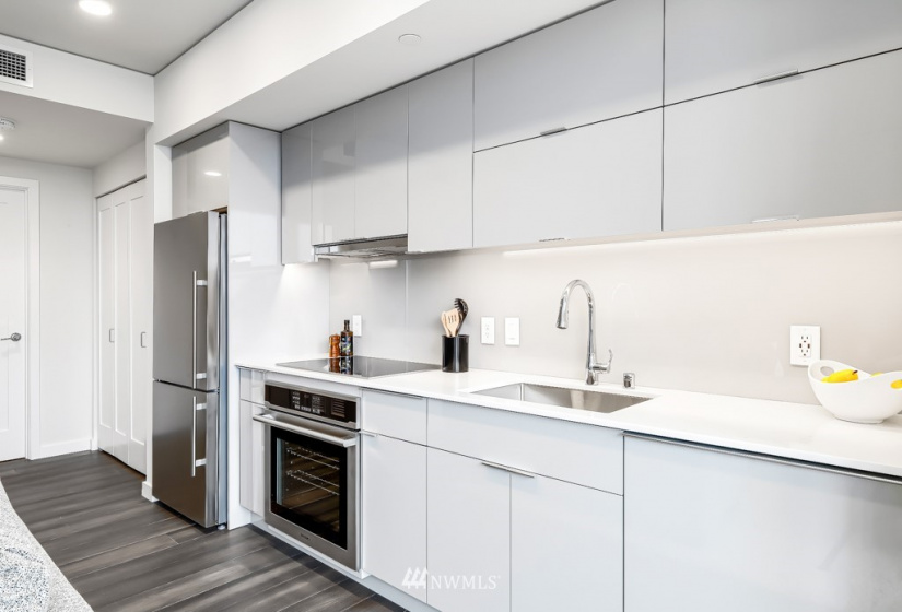 450 Main, Seattle, Washington 98104, ,1 BathroomBathrooms,Residential,For Sale,KODA Condominium,Main,NWM1876749