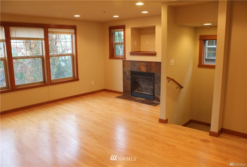 11310 8th, Seattle, Washington 98125, 3 Bedrooms Bedrooms, ,1 BathroomBathrooms,Residential Lease,For Rent,8th,NWM1881015