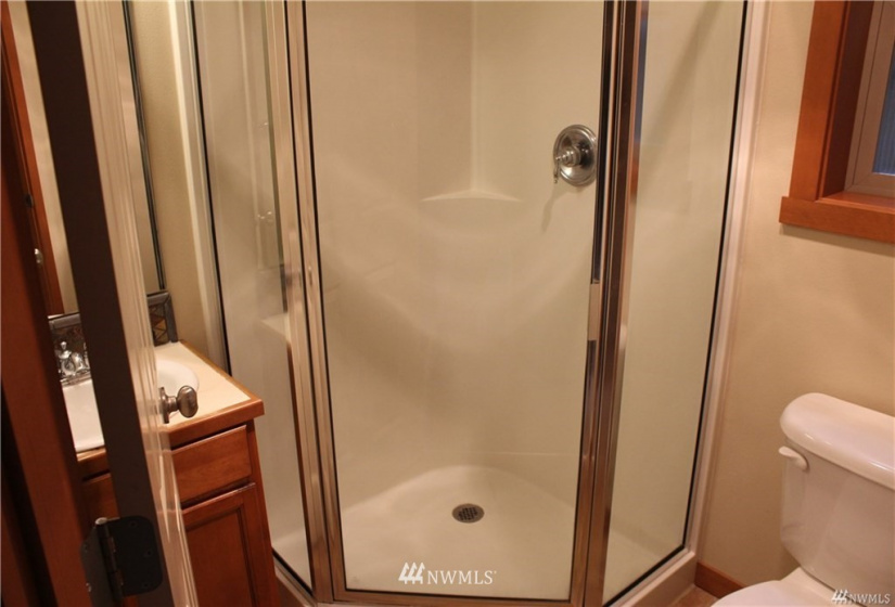 11310 8th, Seattle, Washington 98125, 3 Bedrooms Bedrooms, ,1 BathroomBathrooms,Residential Lease,For Rent,8th,NWM1881015