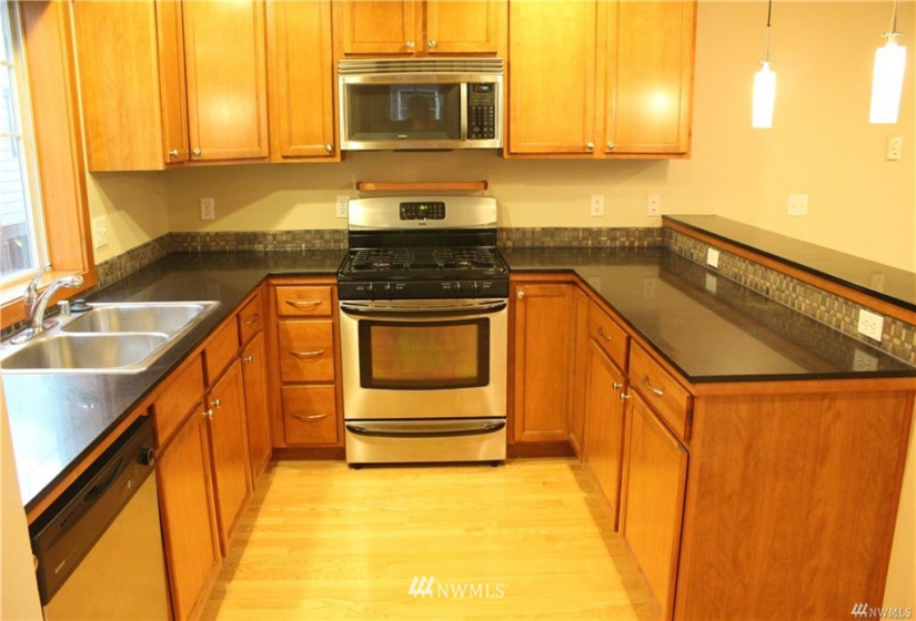 11310 8th, Seattle, Washington 98125, 3 Bedrooms Bedrooms, ,1 BathroomBathrooms,Residential Lease,For Rent,8th,NWM1881015