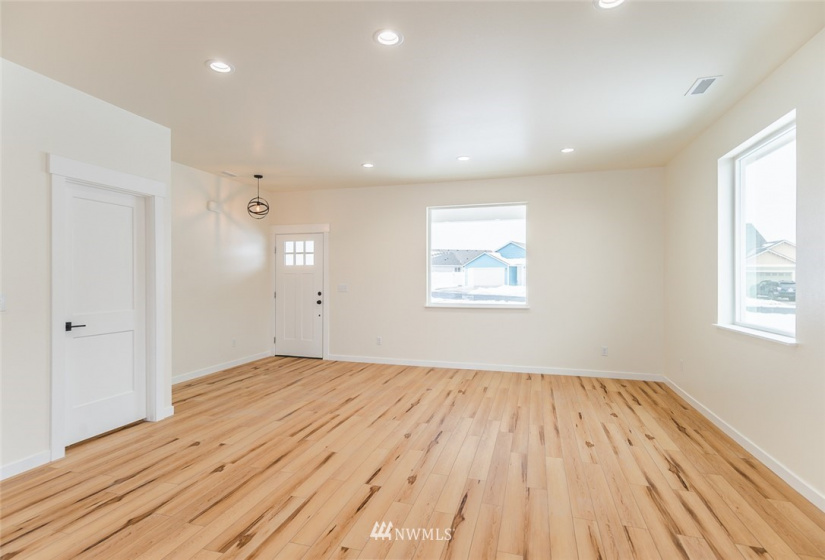 76 Parkside Loop, Ephrata, Washington 98823, 3 Bedrooms Bedrooms, ,2 BathroomsBathrooms,Residential,For Sale,Parkside Loop,NWM1880194