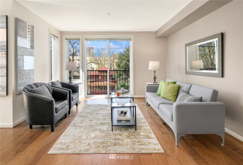 124 Bellevue, Seattle, Washington 98102, 2 Bedrooms Bedrooms, ,1 BathroomBathrooms,Residential,For Sale,Meritage Condominium,Bellevue,NWM1880993