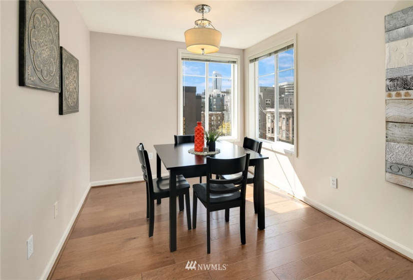 124 Bellevue, Seattle, Washington 98102, 2 Bedrooms Bedrooms, ,1 BathroomBathrooms,Residential,For Sale,Meritage Condominium,Bellevue,NWM1880993