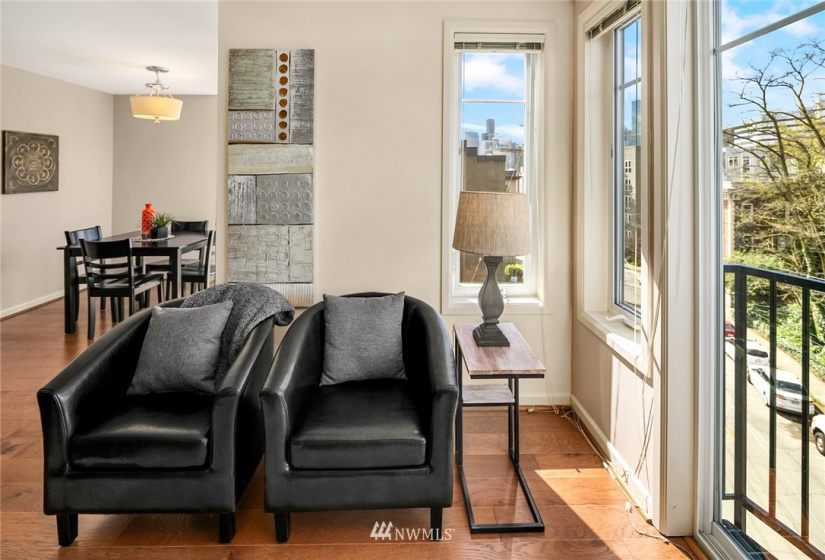 124 Bellevue, Seattle, Washington 98102, 2 Bedrooms Bedrooms, ,1 BathroomBathrooms,Residential,For Sale,Meritage Condominium,Bellevue,NWM1880993