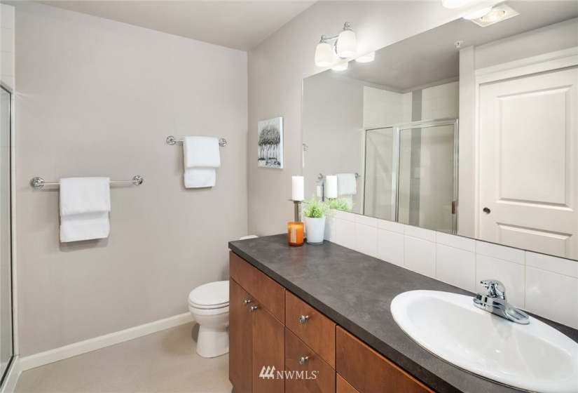 124 Bellevue, Seattle, Washington 98102, 2 Bedrooms Bedrooms, ,1 BathroomBathrooms,Residential,For Sale,Meritage Condominium,Bellevue,NWM1880993