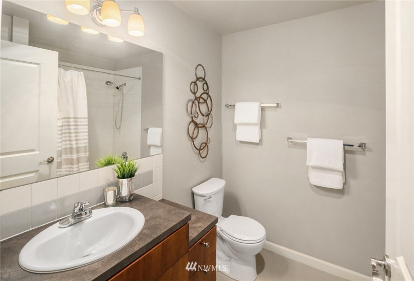 124 Bellevue, Seattle, Washington 98102, 2 Bedrooms Bedrooms, ,1 BathroomBathrooms,Residential,For Sale,Meritage Condominium,Bellevue,NWM1880993