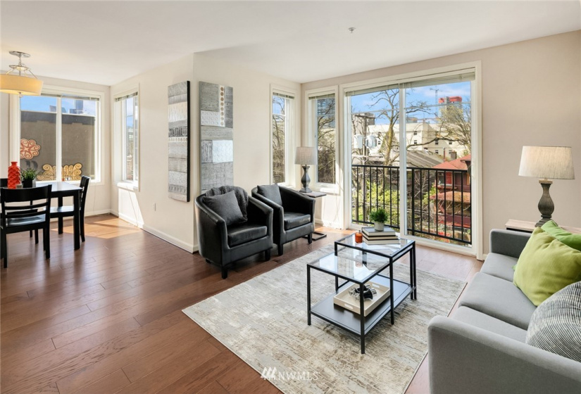 124 Bellevue, Seattle, Washington 98102, 2 Bedrooms Bedrooms, ,1 BathroomBathrooms,Residential,For Sale,Meritage Condominium,Bellevue,NWM1880993