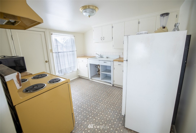 101 Birch, Omak, Washington 98841, ,Residential Income,For Sale,Birch,NWM1881078