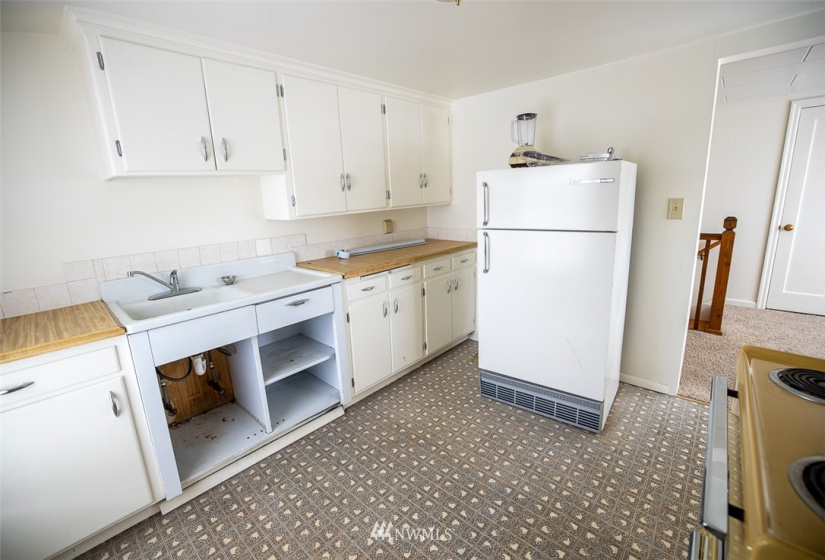 101 Birch, Omak, Washington 98841, ,Residential Income,For Sale,Birch,NWM1881078