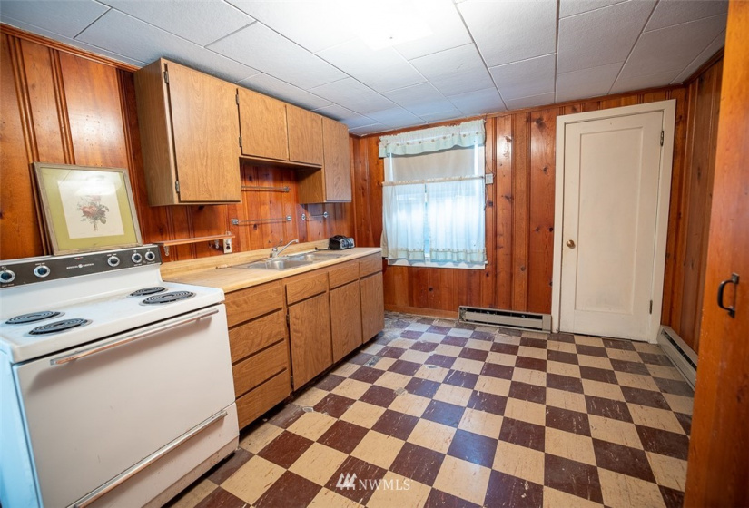 101 Birch, Omak, Washington 98841, ,Residential Income,For Sale,Birch,NWM1881078