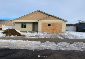 1304 Century, Moses Lake, Washington 98837, 3 Bedrooms Bedrooms, ,1 BathroomBathrooms,Residential,For Sale,Barrington Pointe 1-MP,Century,NWM1881164
