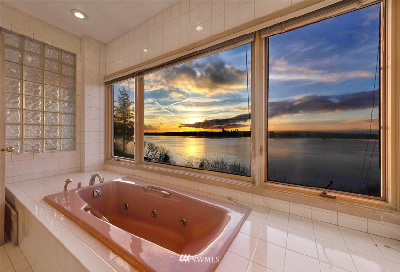 2213 Evergreen Point Road, Medina, Washington 98039, 7 Bedrooms Bedrooms, ,6 BathroomsBathrooms,Residential Lease,For Rent,Evergreen Point Road,NWM1880414