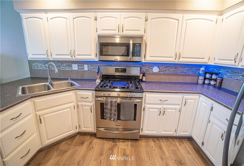 1178 Grover, Lynden, Washington 98264, 3 Bedrooms Bedrooms, ,2 BathroomsBathrooms,Residential,For Sale,Valley View Condos,Grover,NWM1877446