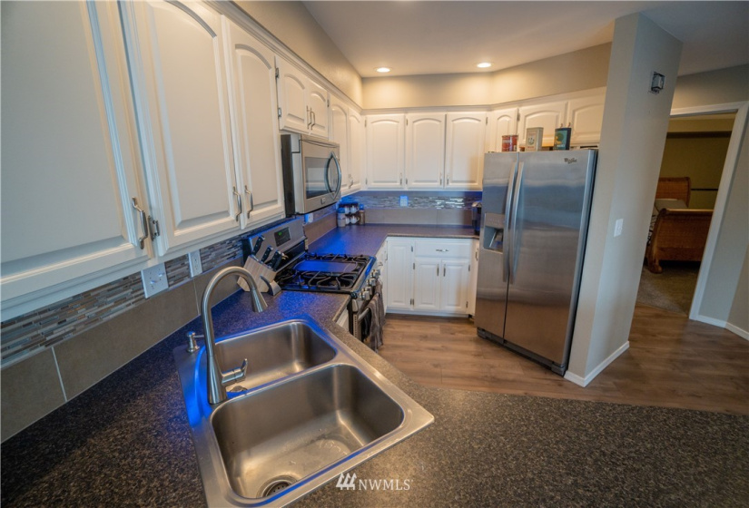 1178 Grover, Lynden, Washington 98264, 3 Bedrooms Bedrooms, ,2 BathroomsBathrooms,Residential,For Sale,Valley View Condos,Grover,NWM1877446